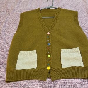 Olive Green Women’s Knit Vest with Cream Pockets